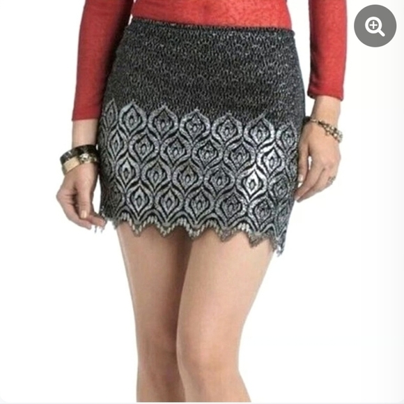 Chic Black and Silver Mini Skirt - Picture 4 of 4